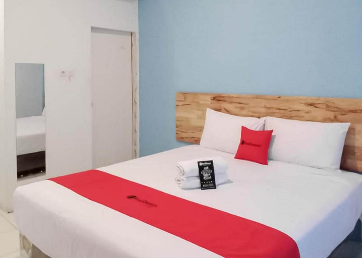Hotel Reddoorz @ Jalan Brigjend Katamso Medan 2 Exterior foto